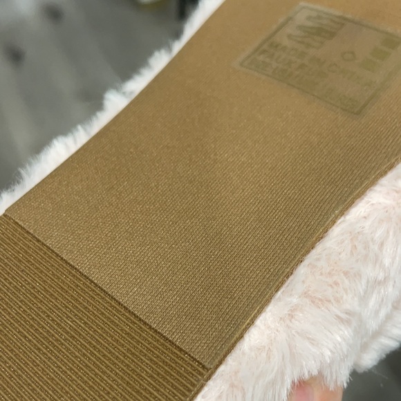 Nude faux fur slipper slides crisscross straps - Picture 8 of 10